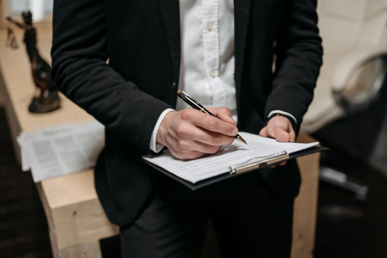 Adjudicación sin firma en contratación pública Ecuador